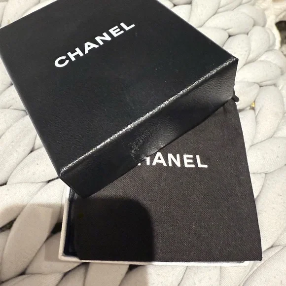 Authentic Chanel CC Faux Pearl Necklace Gold Tone - Picture 12 of 12